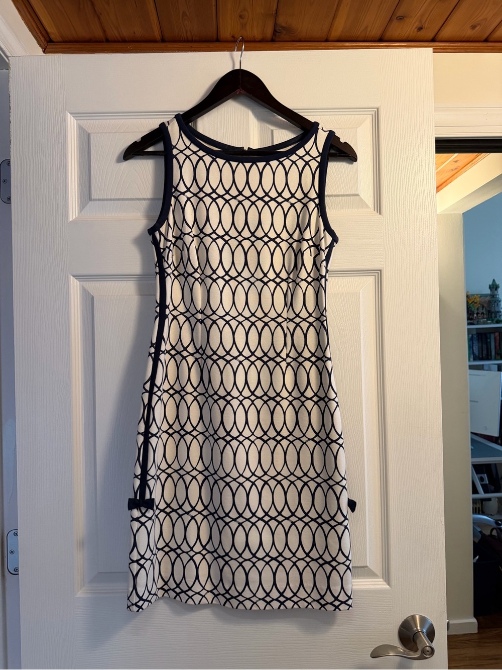 Lilly Pulitzer White and Navy Interlocking Circle Shift Dress